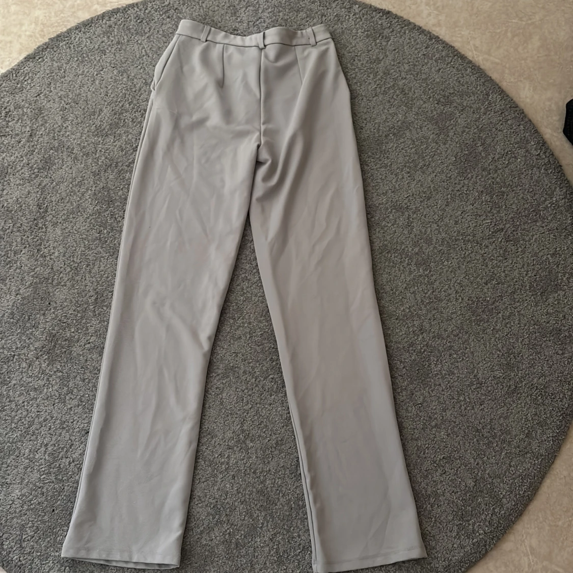Grå/beigea kostymbyxor  - 1