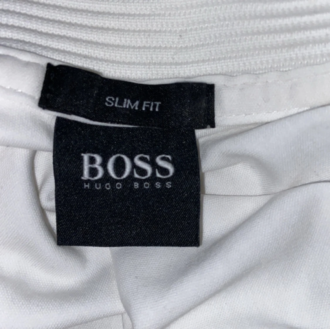 Vit piké t-shirt från Hugo Boss - 2