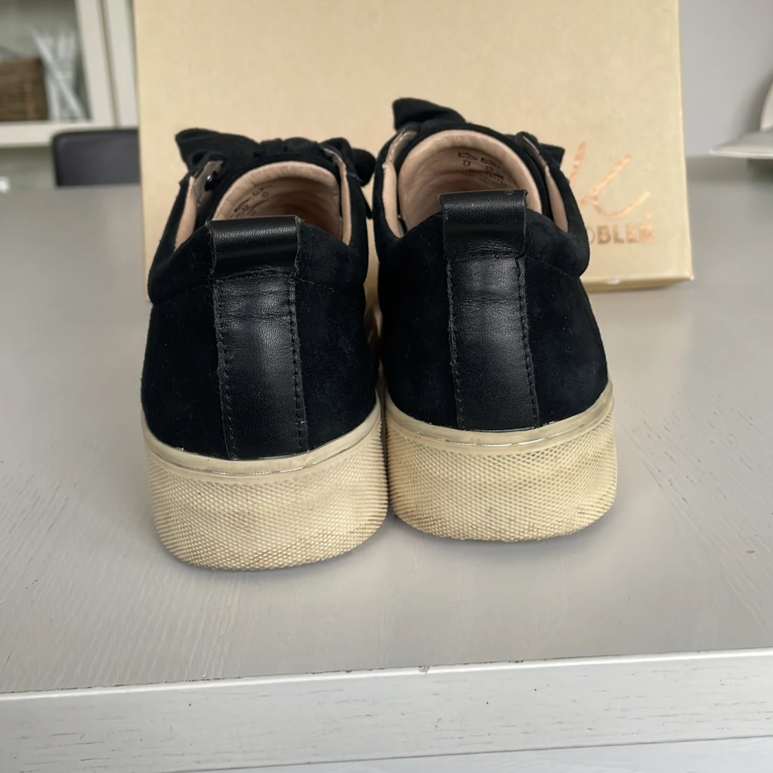 Svarta sneakers från K.Cobler - 1