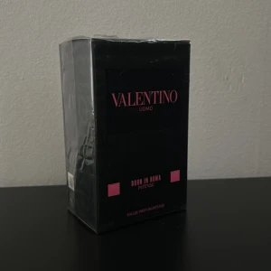 Valentino Uomo Born In Roma Intense - den är oöppnad och Oandvänd. priset ÄR 500kr