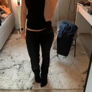 Svarta ltb jeans - Säljer mina ltb jeans i modellen valerie pga att jag inte använder dem, Strl 24/36 är för långa för mig som är 165 men går att vika upp eller sy upp