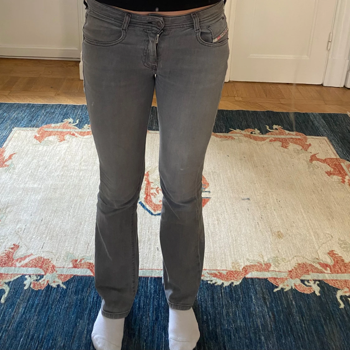 Grå bootcut jeans