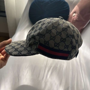 Gucci keps - Knappt använd i jättefint skick för mer information skriv privat
