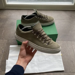 Diemme skor - Tja säljer dessa Diemme skor i topp skick🙌Köpte helt nya för 3699kr men säljer för endast 2699kr✅Box, Dustbag och extra snören tillkommer💯Hör av er vid minsta lilla fundering💯🤝
