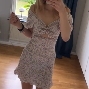 Fin sommarklänning från SHEIN - I storlek xs knappt använd 🤍
