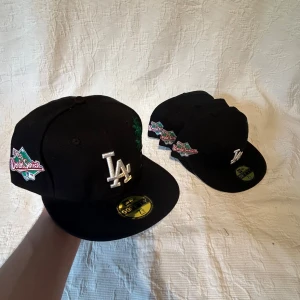 New era keps - Fet new era keps. Helt nya aldrig använda. FeJk!!! Strl: (7-1/8 / 56.8cm) (7-1/4 / 57.7cm) (7-3/8 / 58.7cm) (7-1/2 / 59.6cm) De finns även flera modeller på min sida. 