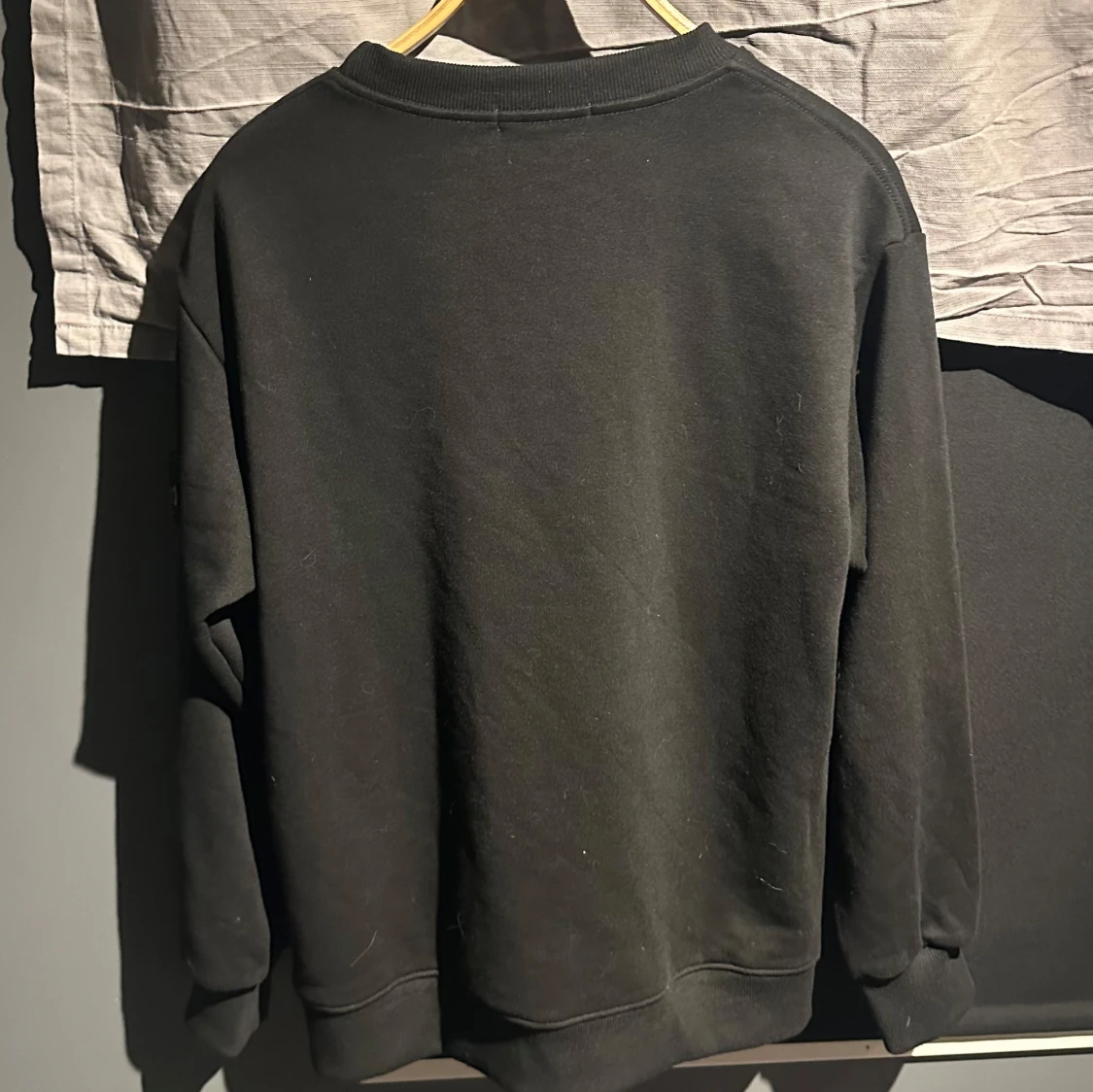 Svart tröja  - 1