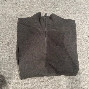 Tröja från bläck half zip - En half zip från bläck nyskick knappt använd storlek L nypris 600kr mitt pris 300