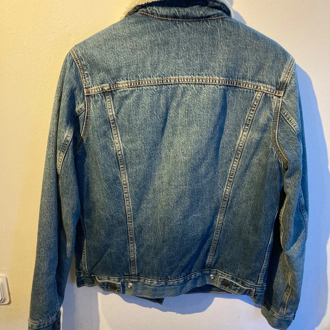 Jeansjacka med teddyfoder från Levi's - 1