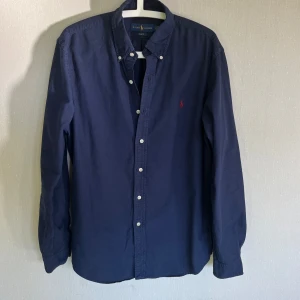 Ralph lauren skjorta - Ralph lauren skjorta i storlek L i slimfit, skick 8/10