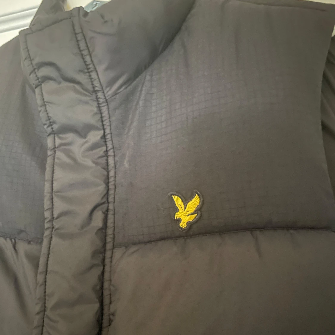Svart dunväst från Lyle & Scott - 2