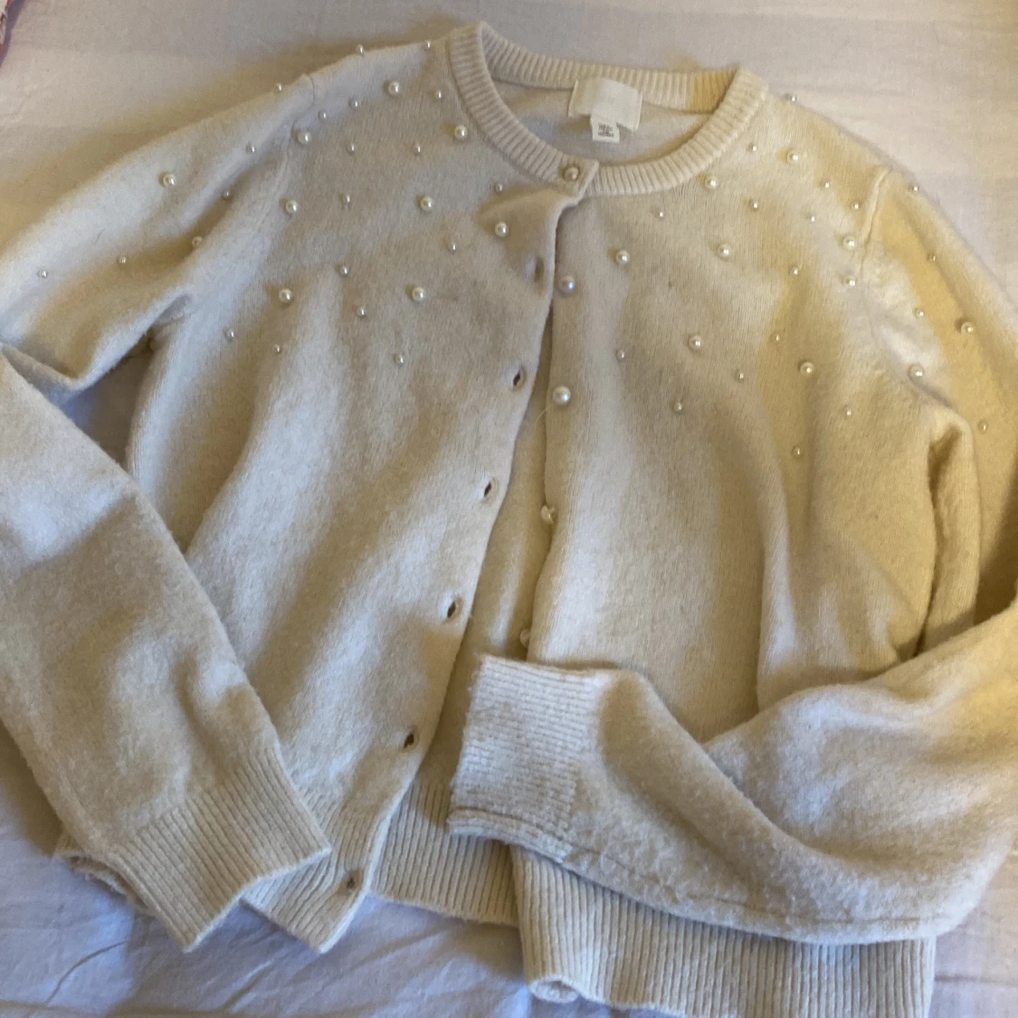 Beige kofta med pärlor från H&M - 1