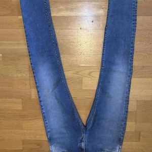 Blå Replay jeansbyxor - Reaply jeans.  Storlek W28 L30. 