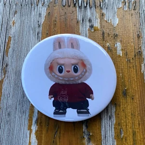 Labubu pins - Pins med Labubu. Ca 6cm.