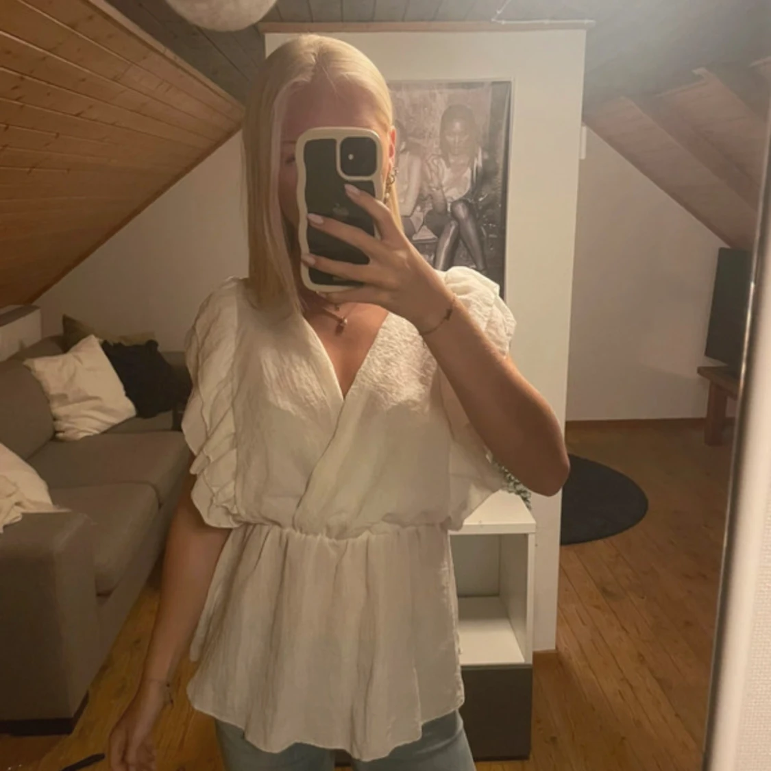 Vit blus från marknad i Italien