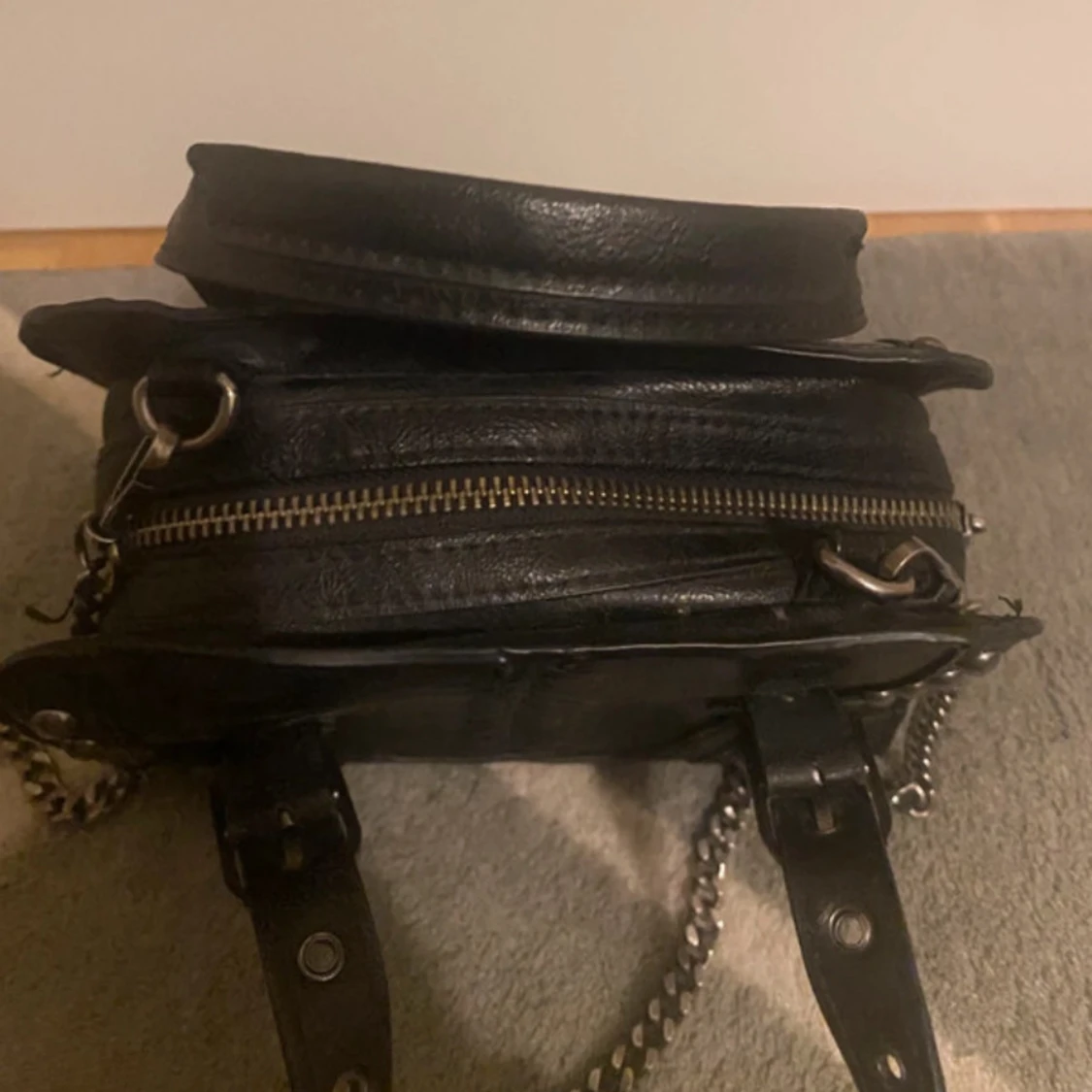 Svart Zara väska med nitar - 4