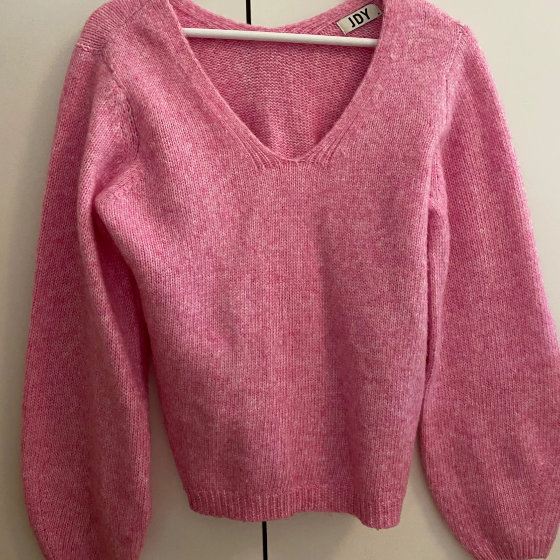 Rosa stickad v-ringad tröja JDY