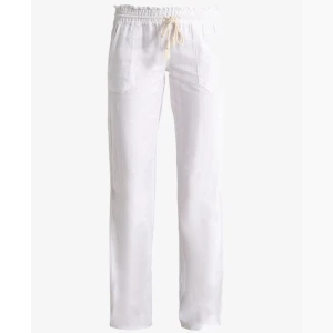 Roxy linnebyxor - Säljer dessa populära linnebyxorna från Roxy i väldigt bra skick. Byxorna har inga slitage eller defekter, inget smuts nere vid fotöppningen heller! Hör av dig för fler bilder eller frågor!🥰🥰