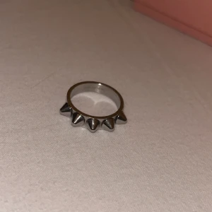 Edblad ring - Ring från Edblad i storlek 16.80, säljer då jag numera använder guldsmycken🥰