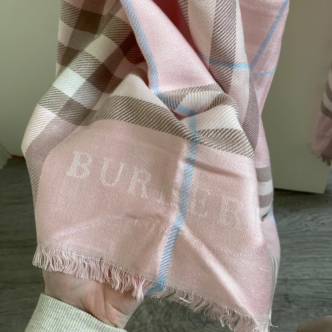 Rutig rosa sjal från Burberry - 1