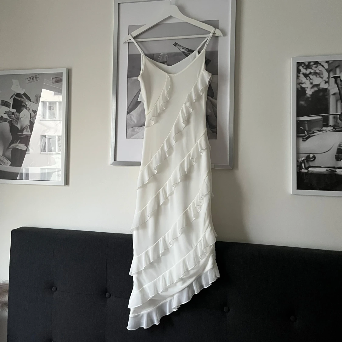 Vit långklänning med volanger - 1