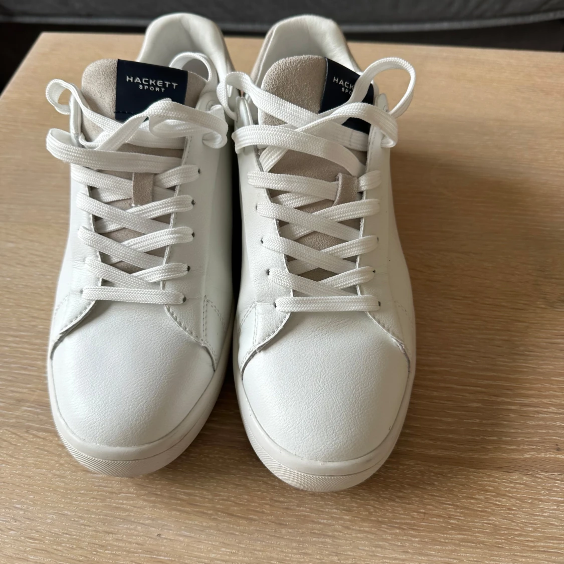 Vita sneakers från Hackett  - 1