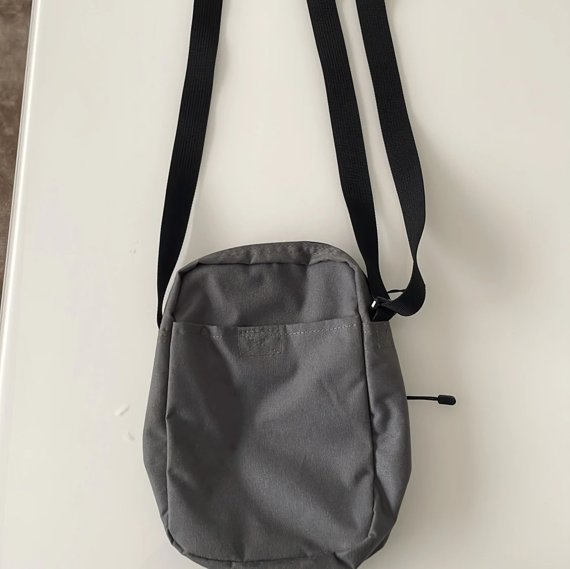 Grå axelväska från Nike - 1