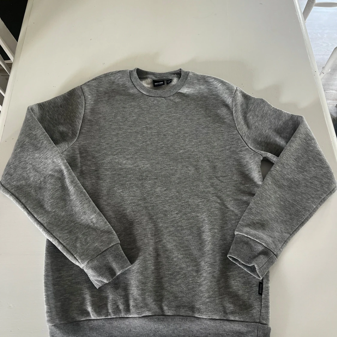 Grå sweatshirt från Only & Sons - 1