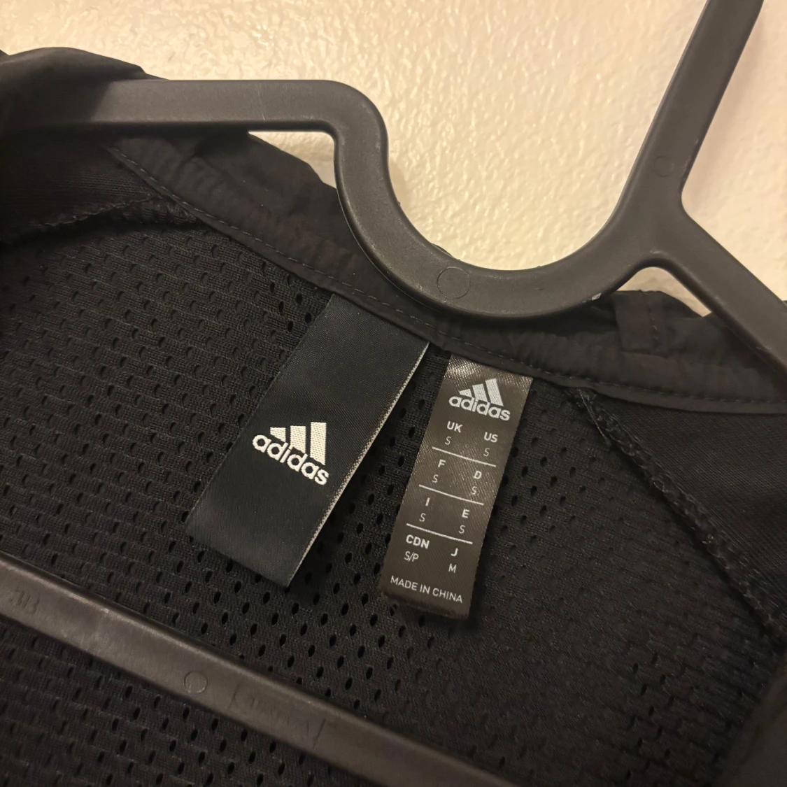 Svart vindjacka från Adidas S - 1