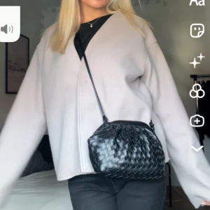 Beige kappa - Fin kappa från Kappahl. Första bilden är min och jag är 165 för referens! 