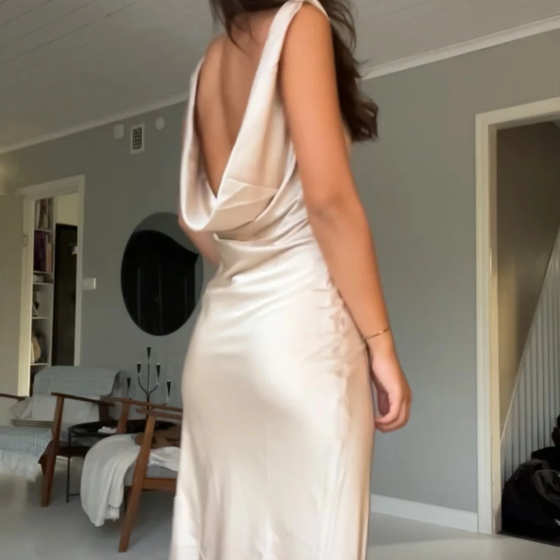 Champagnefärgad balklänning - 1