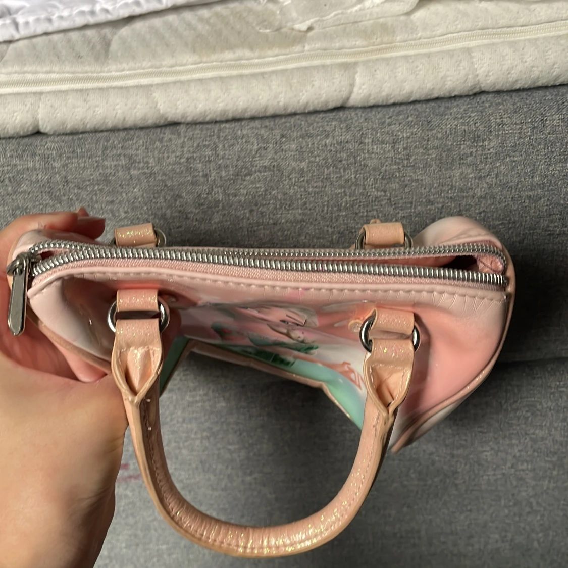 Rosa handväska med karaktärsmotiv - 3