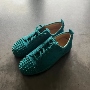 Loubitins  - Säljer min helt oanvända loubs. Om mer frågor o bilder så är det ba skriva. Inte äktaaa