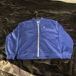 Blå tröja från Lacoste - Blå tröja från Lacoste.