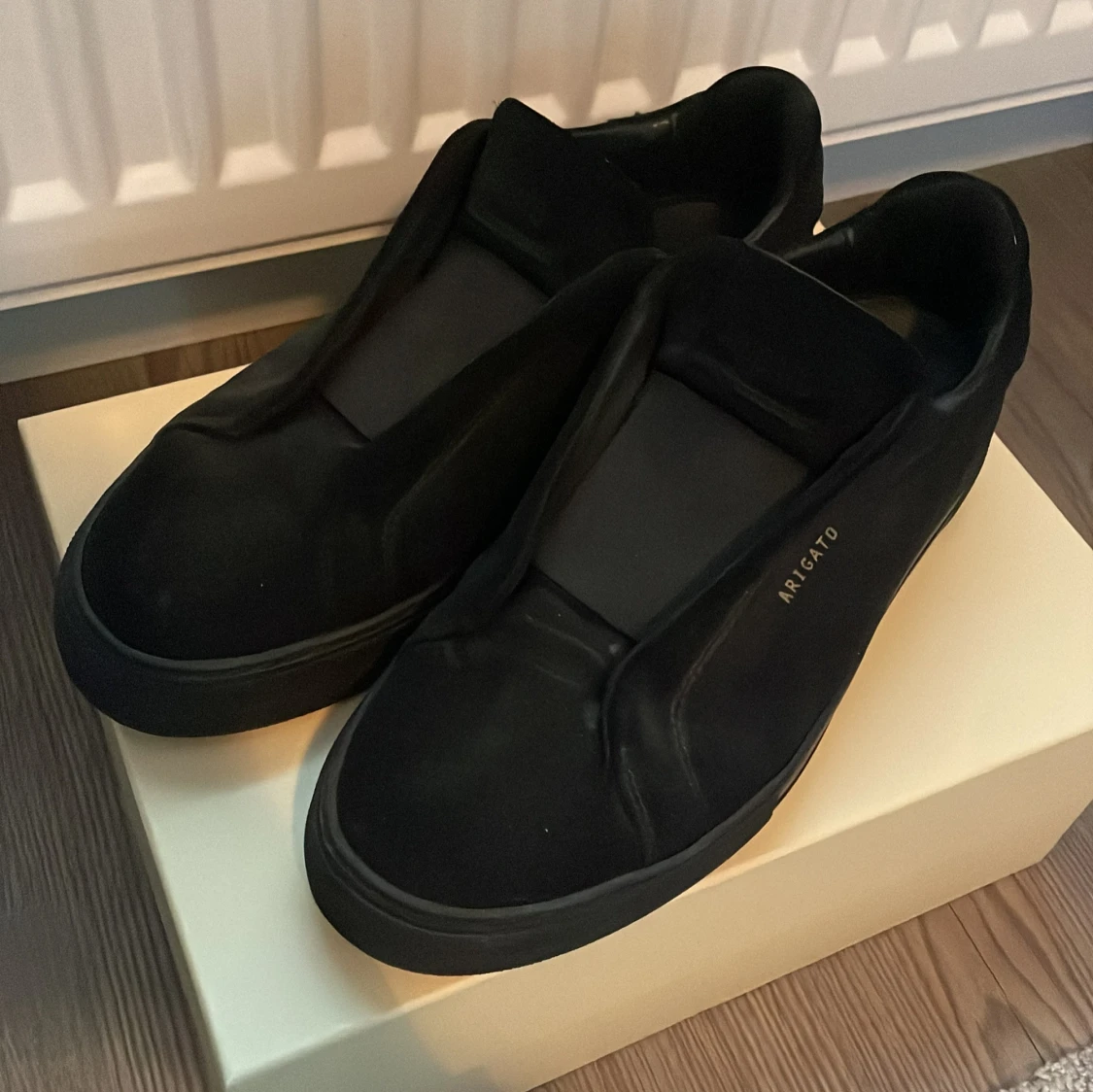 Svarta sneakers från Axel Arigato - 1