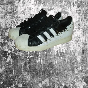 !VINTAGE! ADIDAS SUPERSTAR  - Vintage Adidas superstar svårt att hitta storlek 40 kom gärna med bud och sånt mer bilder kan fixas❗❗❗❗❗