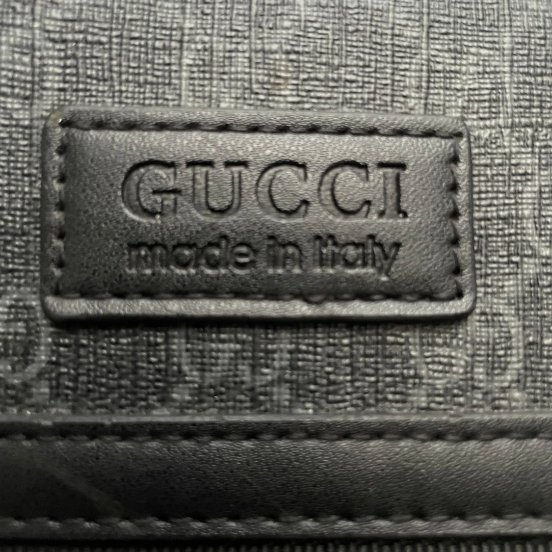 Hej jag säljer denna väskan för att jag har tänk och köpa en annan väska nu och jag har inte haft denna så länge och jag har bara rest med denna väskan. - 4