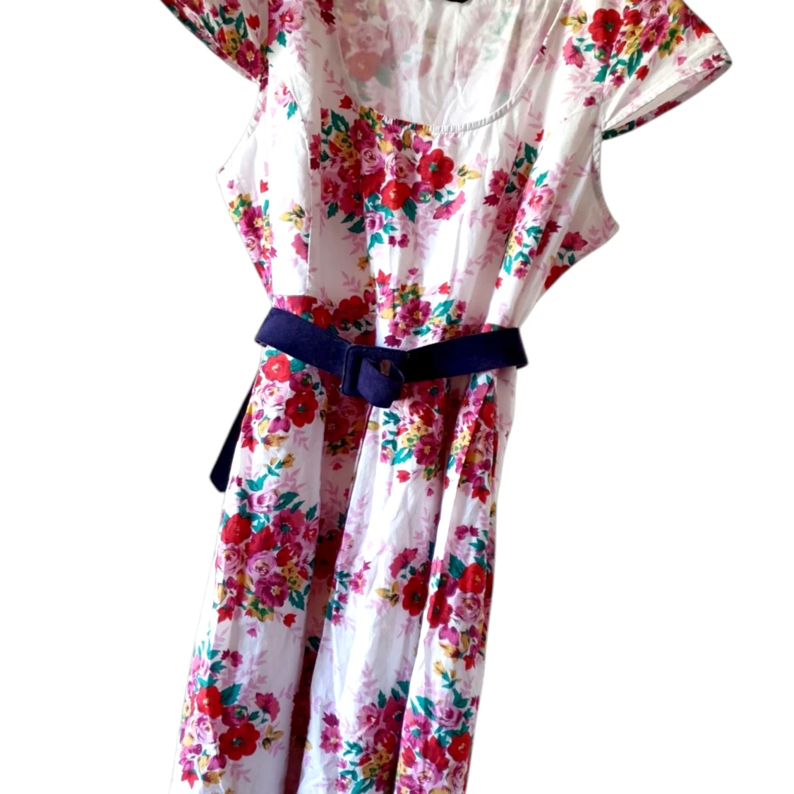 Härlig sommarklänning I bommul – Blommig & feminin! Stl 42.