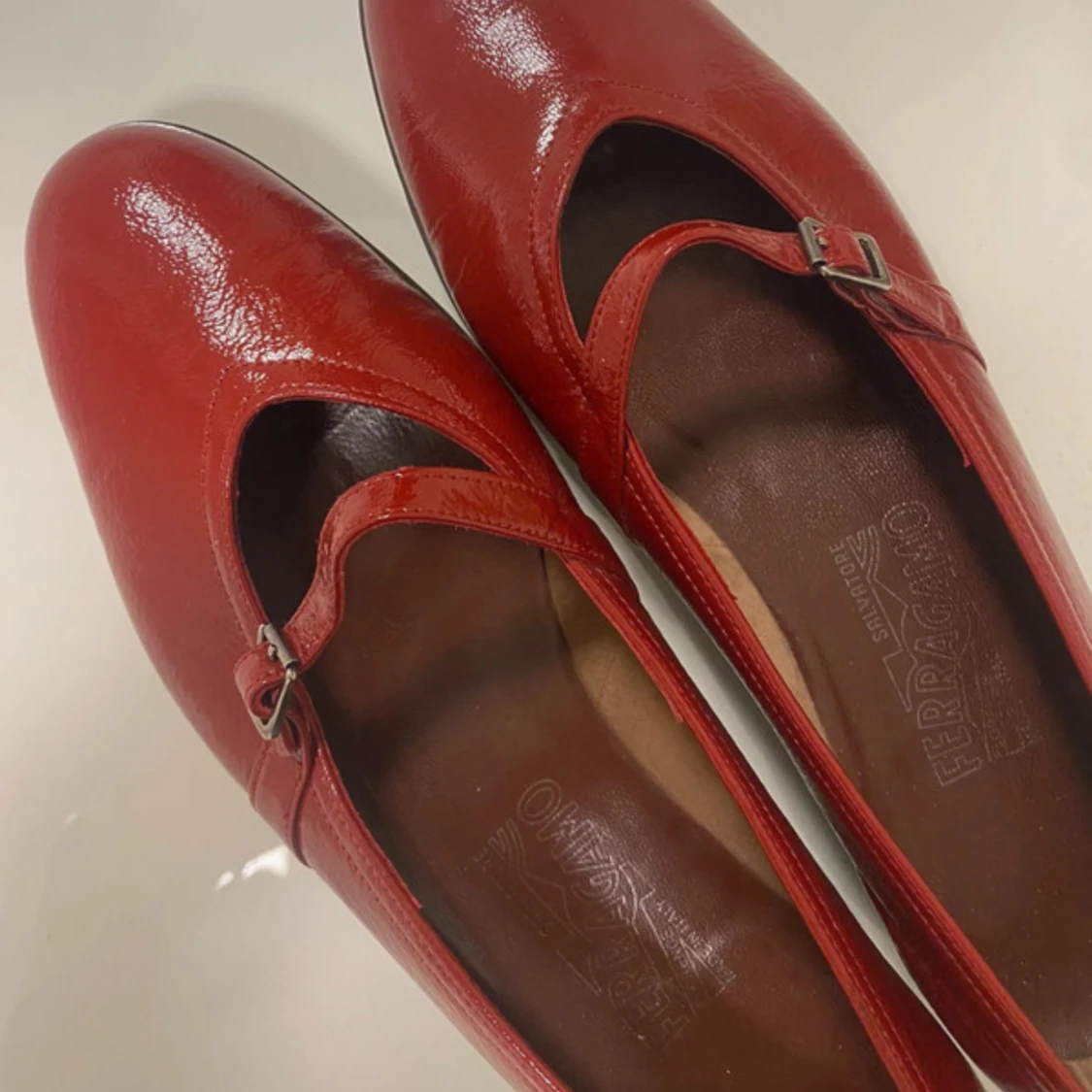 Röda ballerinaskor från Salvatore Ferragamo - 2