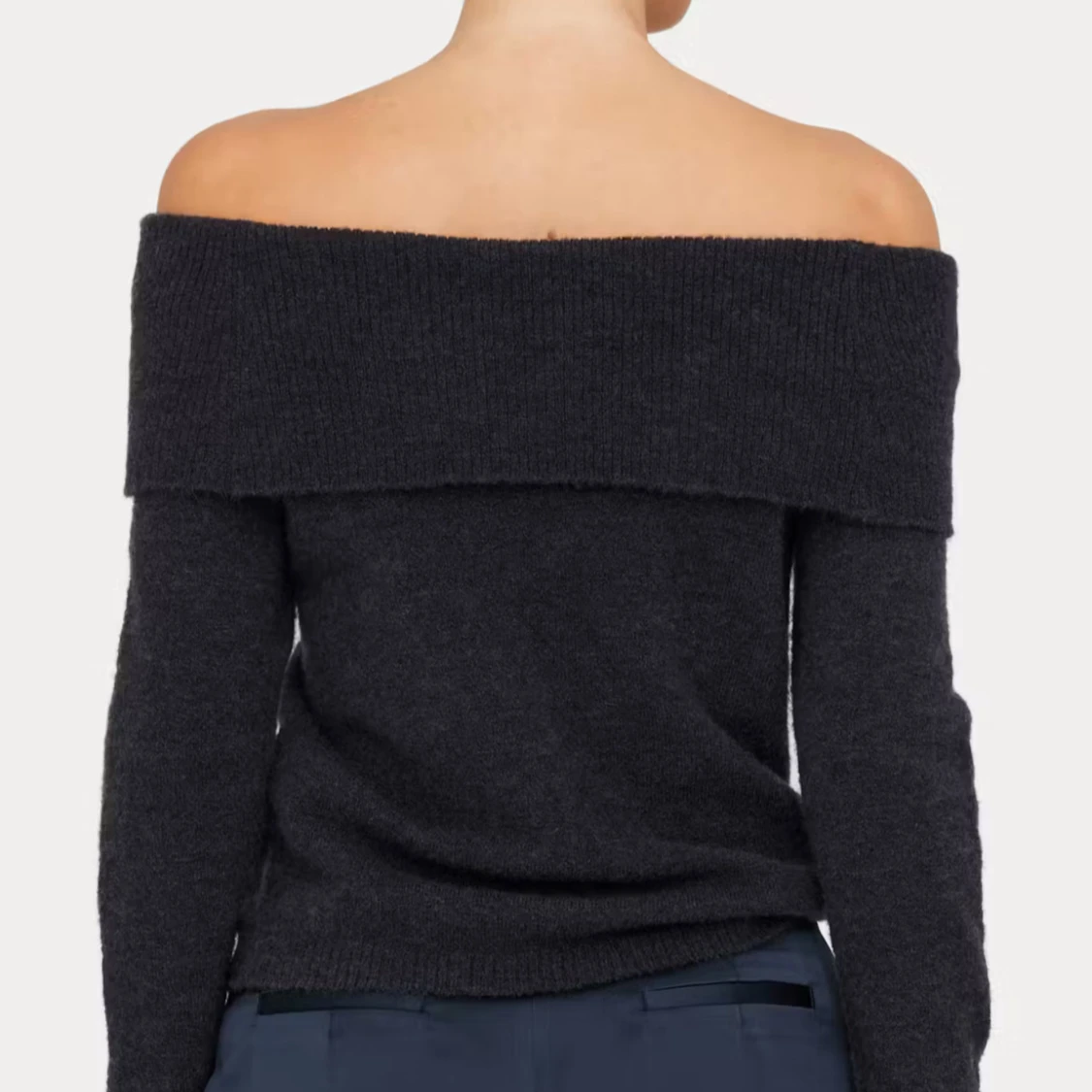 Mörkgrå offshoulder tröja - 1