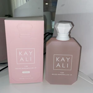 Kayali Yum Boujee Marshmallow | 81 - Kayali Yum Boujee Marshmallow | 81 100ml. Köpt från Sephora. Helt fylld flaska minus 2 testsprut! 💐💓 