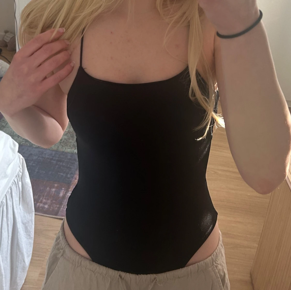 Svart bodysuit med öppen rygg