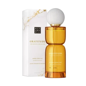 Ny! Gratitude Home Perfume från Rituals - Ny! Upptäck Gratitude Home Perfume från Rituals, en del av The Soulful Collection. Denna doft kombinerar persikoblomma och lavendel i en elegant bärnstensfärgad flaska med en vit träkork. Perfekt för att skapa en harmonisk atmosfär i ditt hem. Nypris 429:- fler bilder kan fås vid intresse 🌸