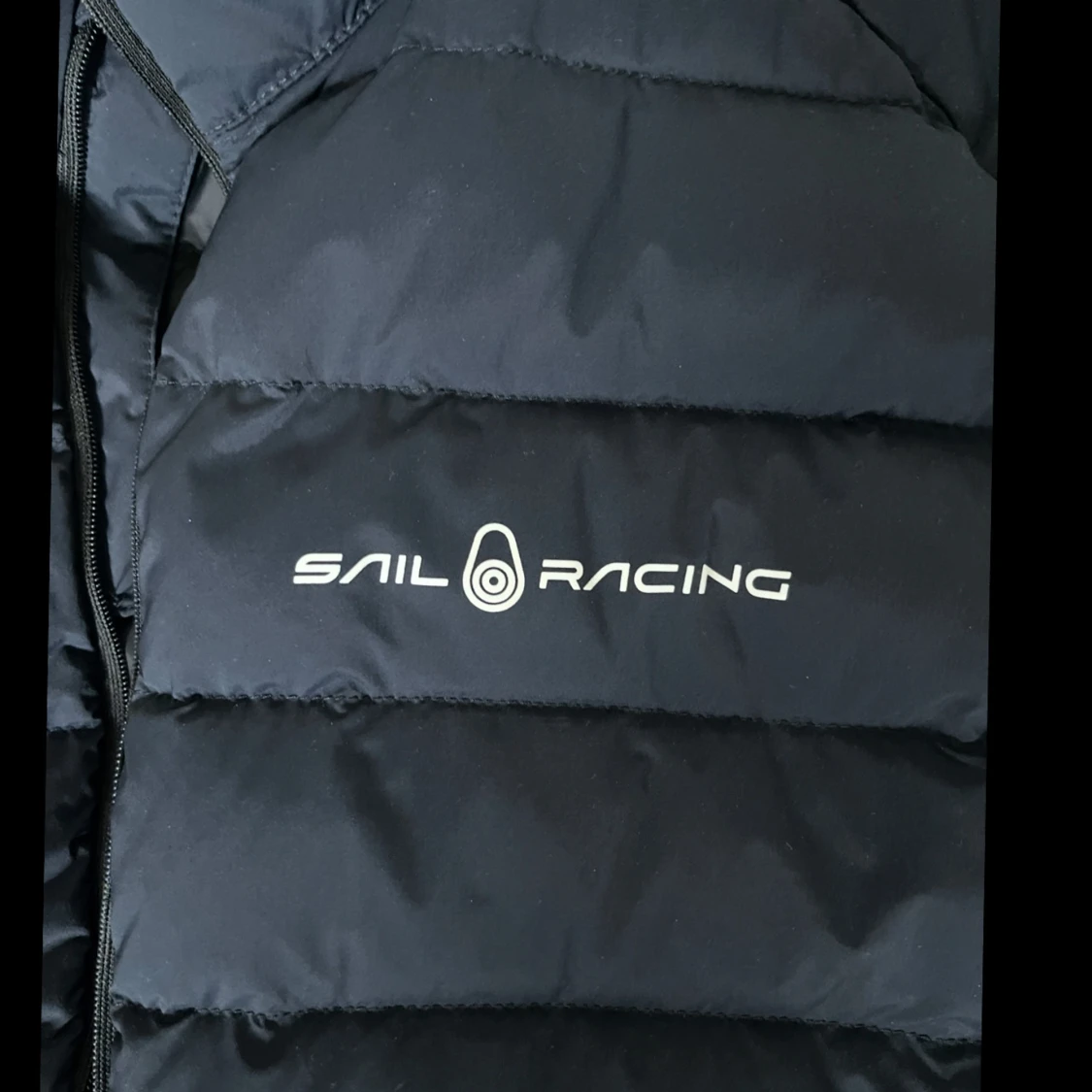 Svart dunväst från Sail Racing - 2