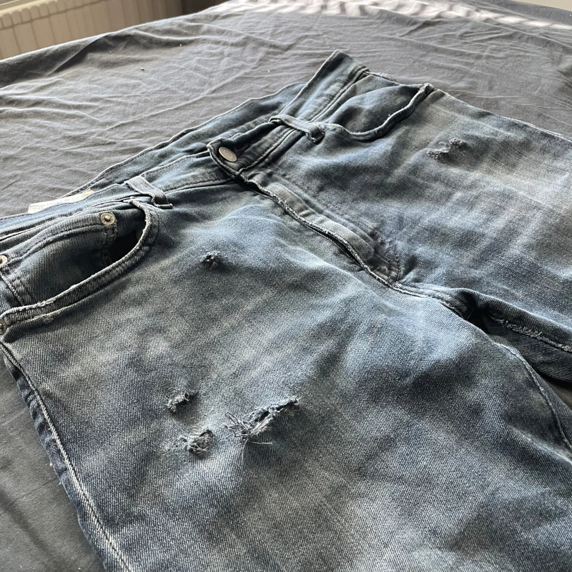 Mörkblå Levis jeans - 1