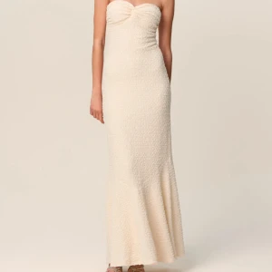 SÖKER! - Rio maxi dress ADOORE. Betalar fullt pris om den är i bra skick. Skriv till mig vid intresse.