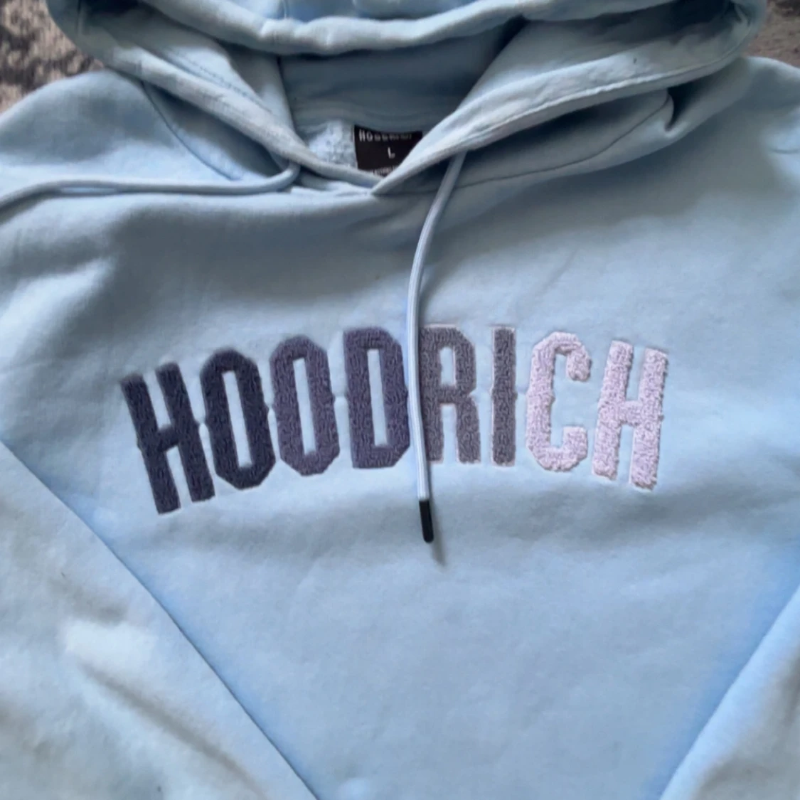 Ljusblå hoodie från Hoodrich - 2