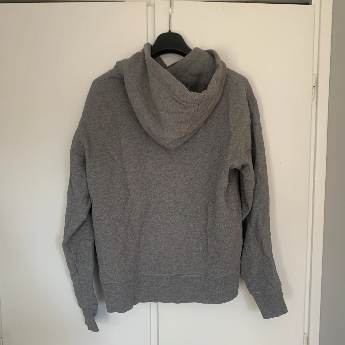 Grå hoodie från Acne Studios - 2