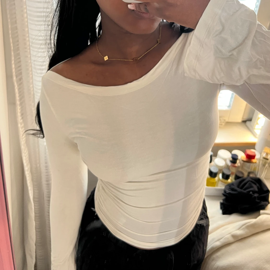 Vit långärmad offshoulder topp