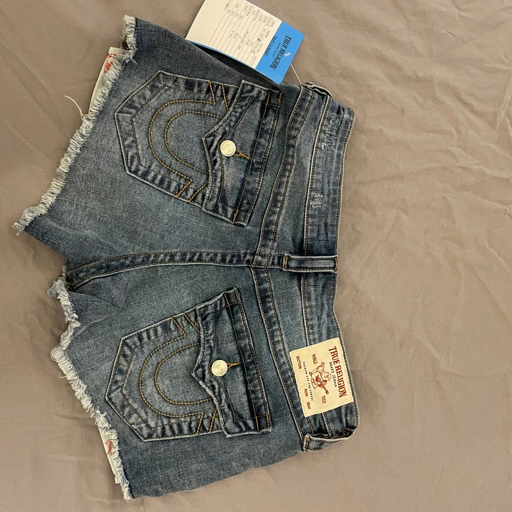 Low Rise shorts i storlek 27. Nypris 1099kr. Helt oanvända❤️. Shortsit.